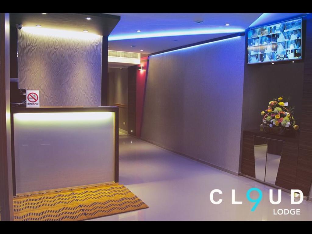 Cloud 9 Lodge Bangkok Exterior photo