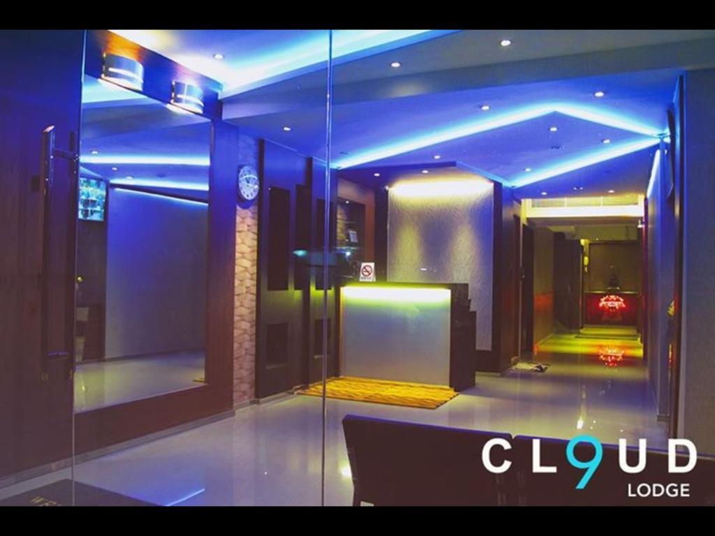 Cloud 9 Lodge Bangkok Exterior photo
