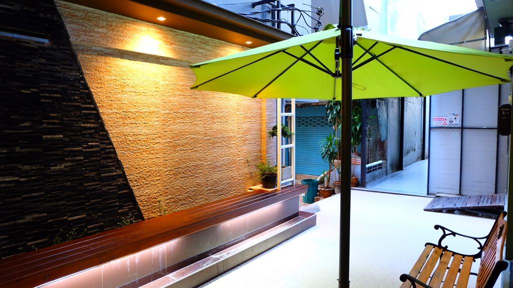 Cloud 9 Lodge Bangkok Exterior photo
