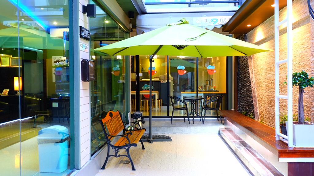 Cloud 9 Lodge Bangkok Exterior photo